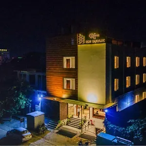 3* Hotel Square, India
