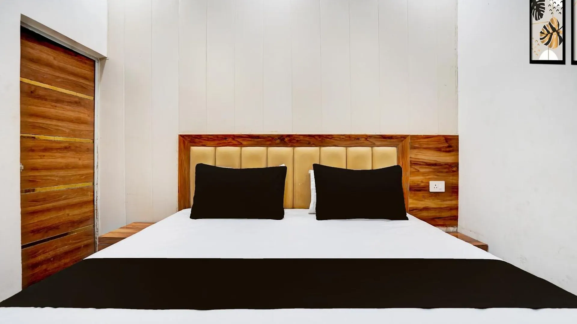 Hotel O Sher-E-Punjab Hotel & Restaurant Agra  3*, Agra (Uttar Pradesh) India