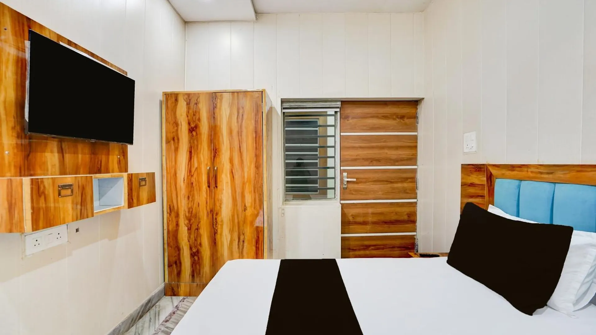 Hotel O Sher-E-Punjab Hotel & Restaurant Agra  3*, Agra (Uttar Pradesh)