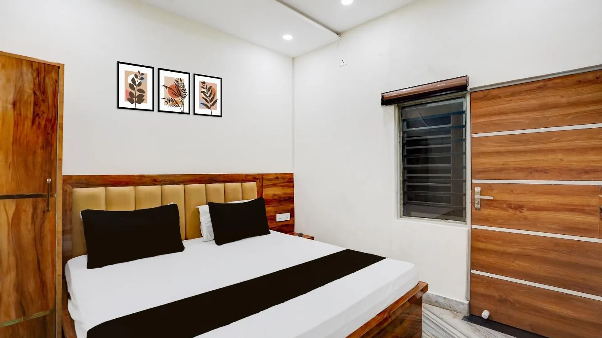 Hotel O Sher-E-Punjab Hotel & Restaurant Agra  India